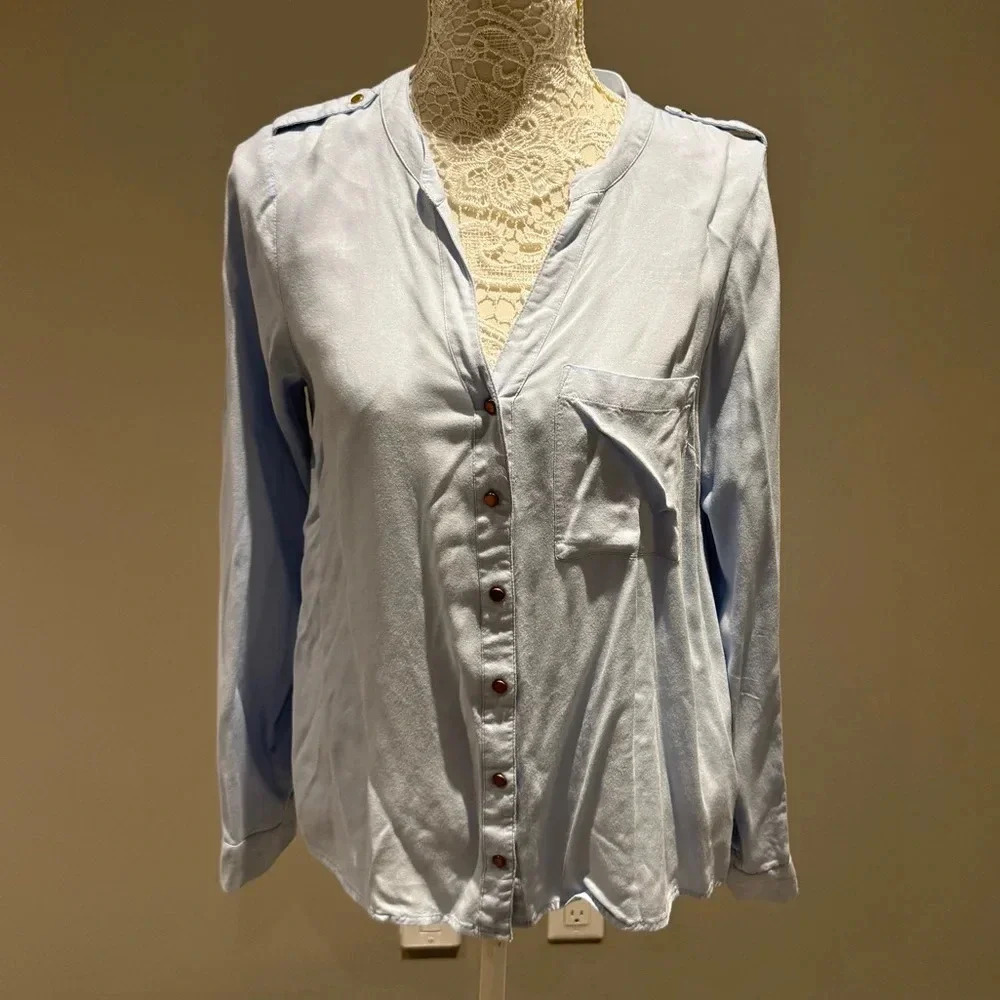 Light Blue Women's Button-Up Top